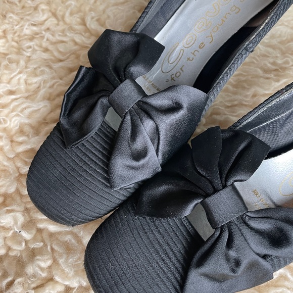 Size 6.5 black dress shoes elegant with bow. - Picture 6 of 8